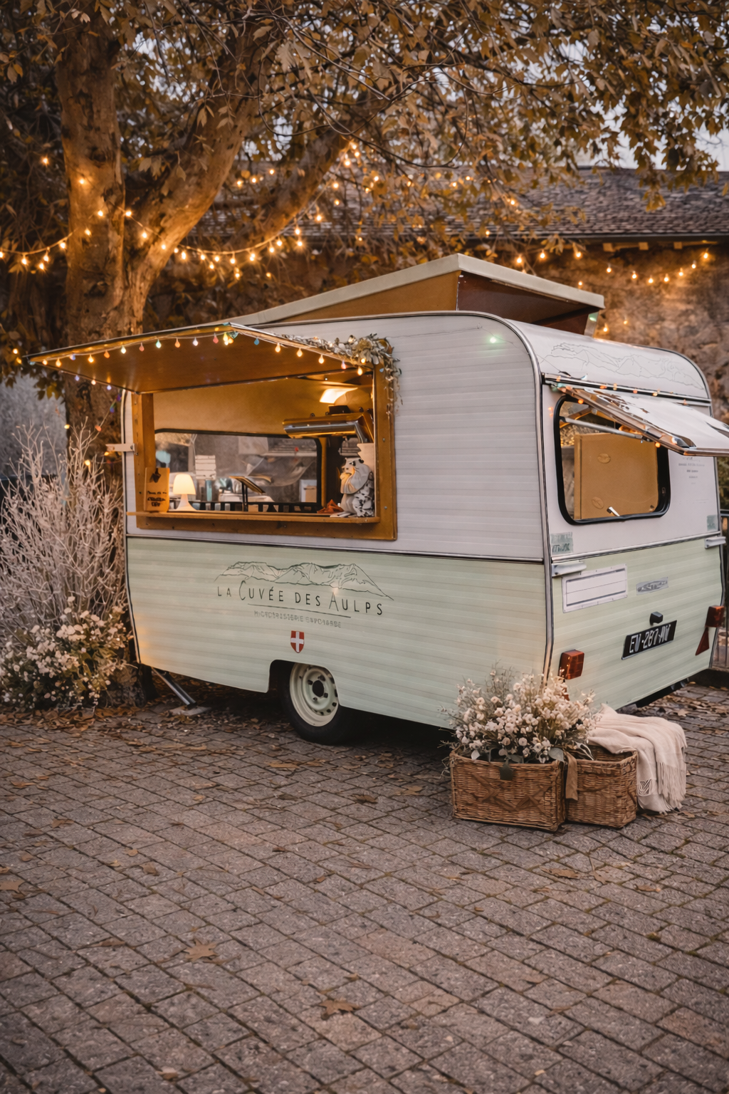 Carabar dans la cour